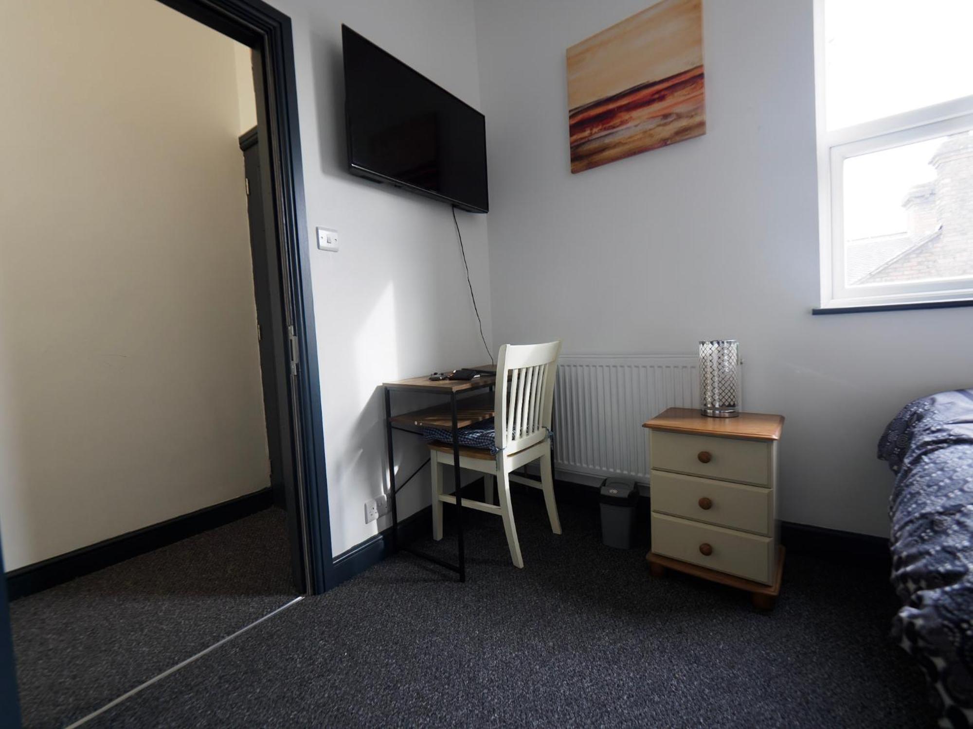 Chatham Double 3 Ensuite Stoke-on-Trent